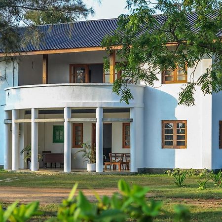 Kayjay Palms Hotell Passikudah Exteriör bild