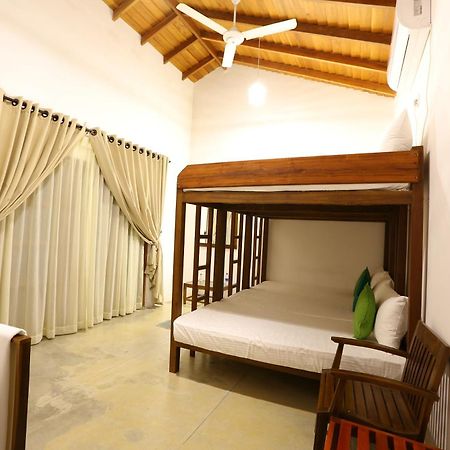 Kayjay Palms Hotell Passikudah Exteriör bild