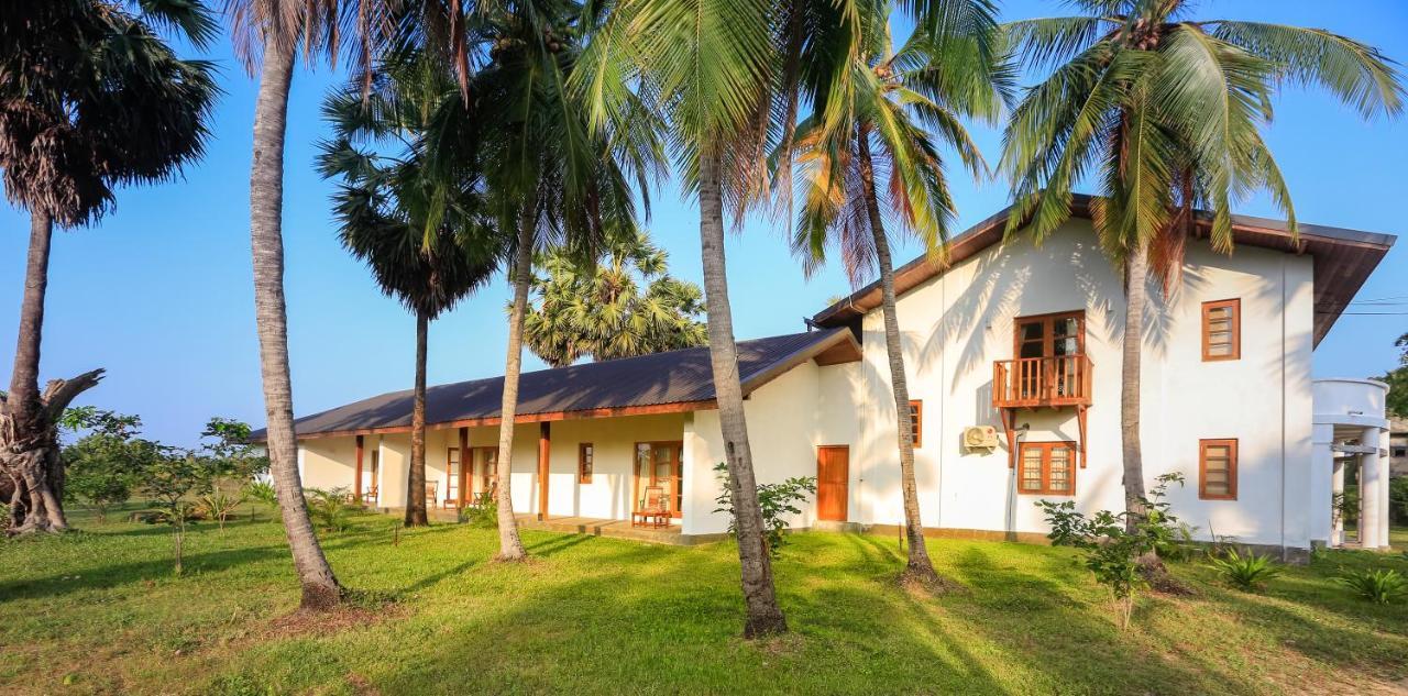 Kayjay Palms Hotell Passikudah Exteriör bild
