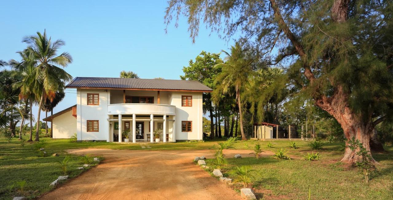 Kayjay Palms Hotell Passikudah Exteriör bild