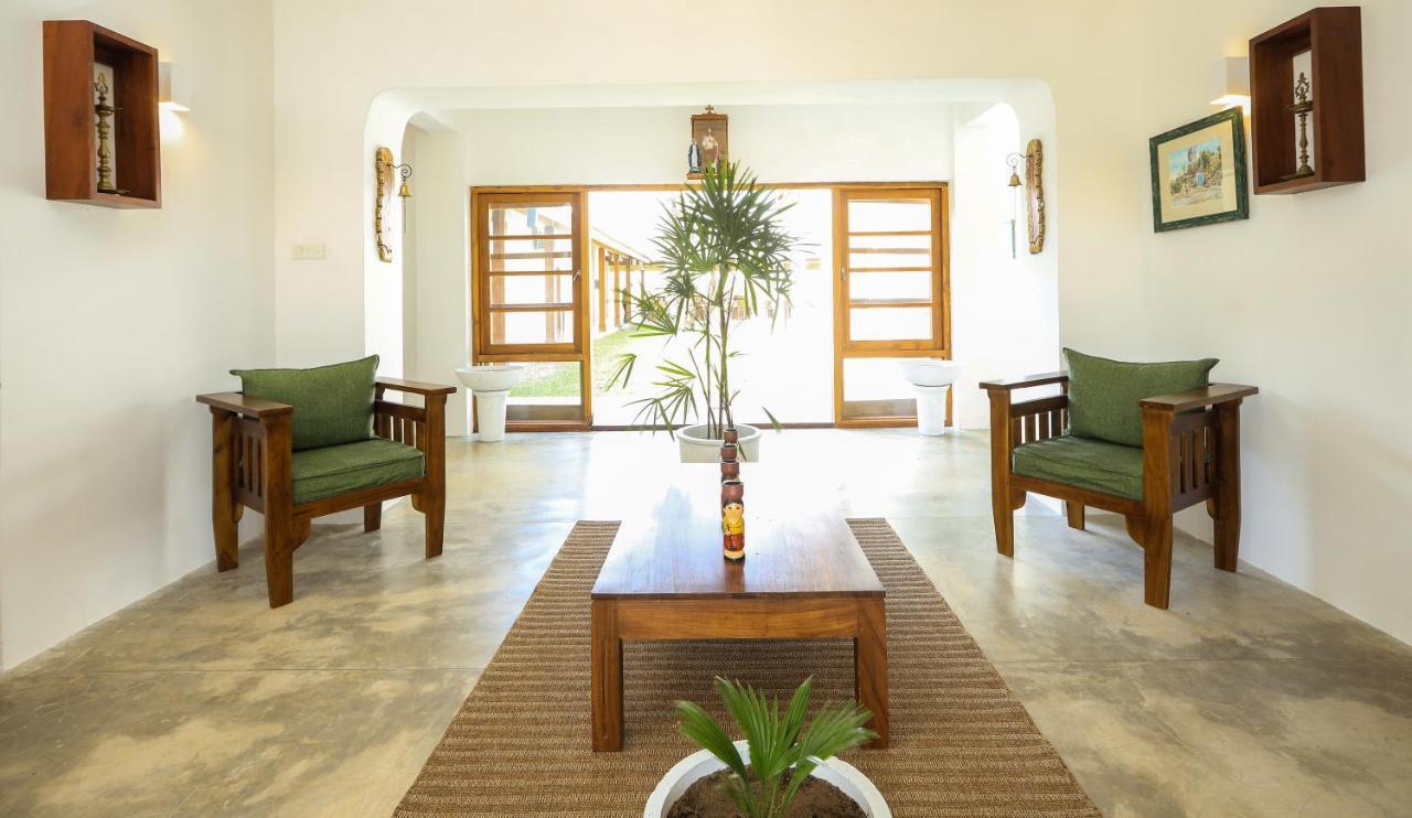 Kayjay Palms Hotell Passikudah Exteriör bild