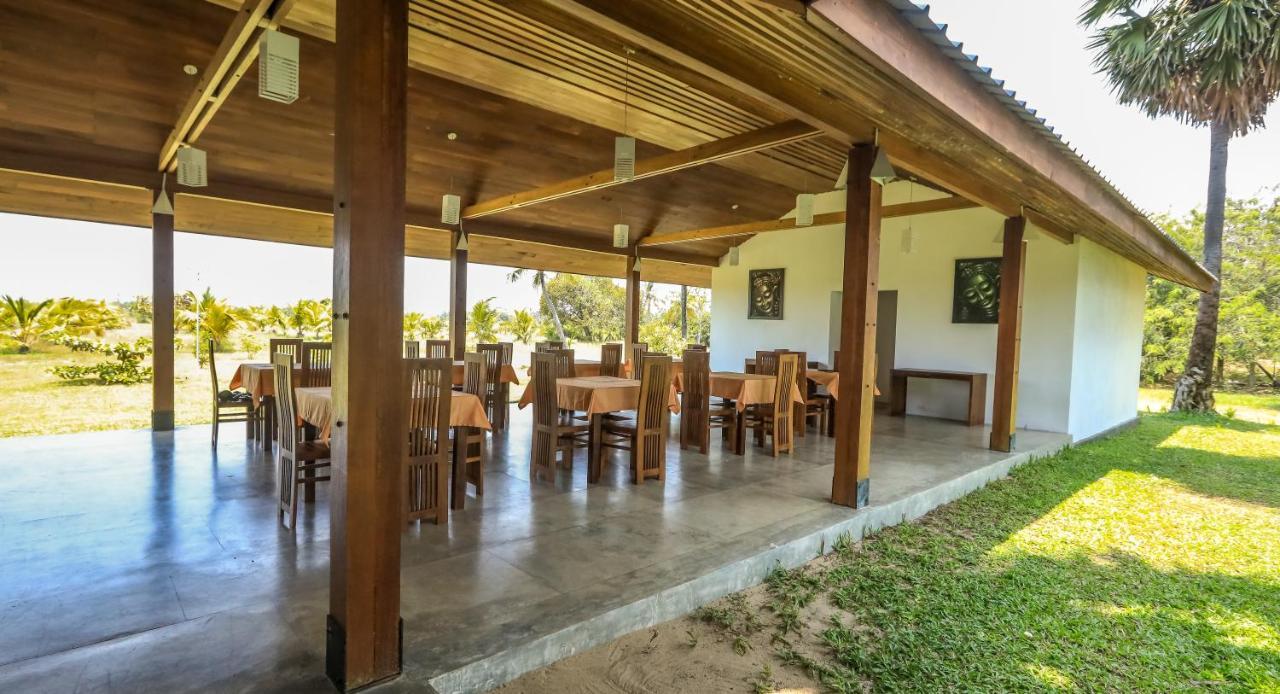 Kayjay Palms Hotell Passikudah Exteriör bild