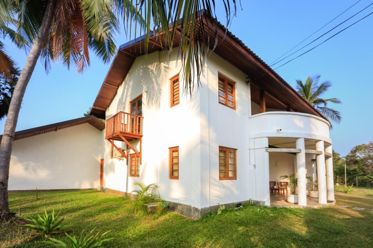 Kayjay Palms Hotell Passikudah Exteriör bild