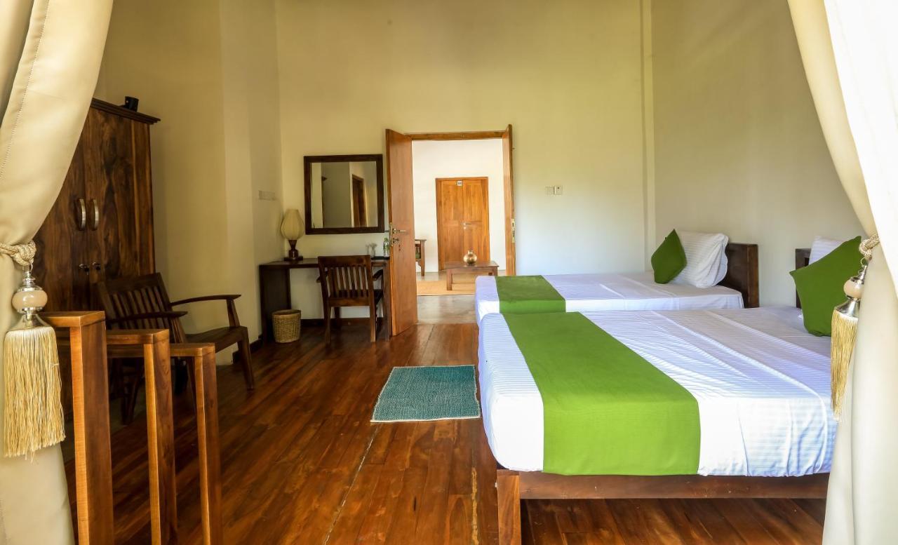 Kayjay Palms Hotell Passikudah Exteriör bild