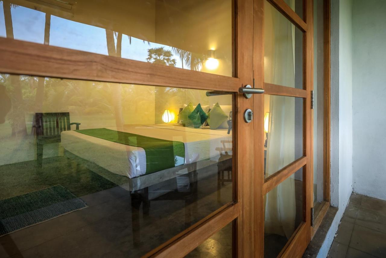 Kayjay Palms Hotell Passikudah Exteriör bild