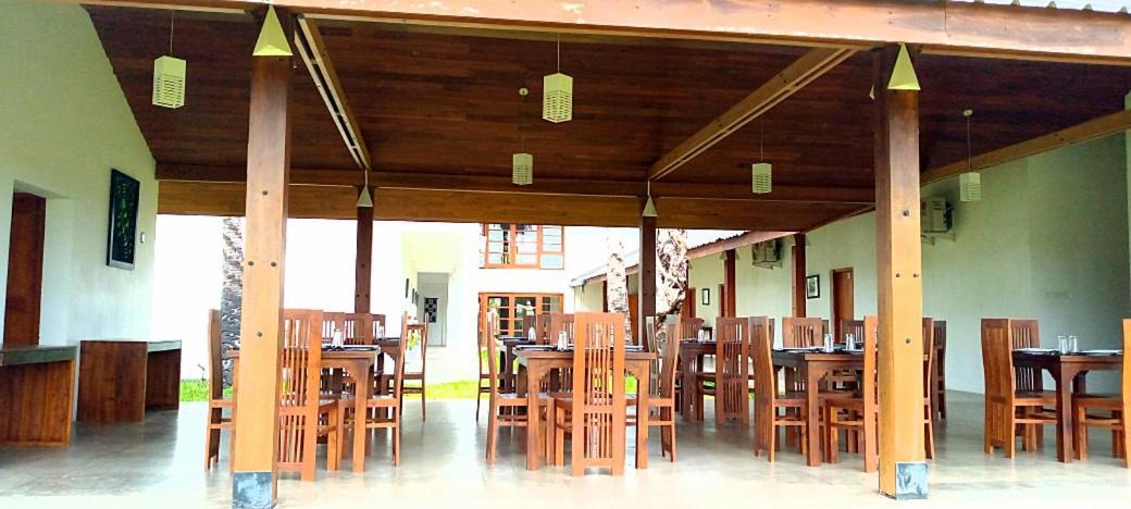 Kayjay Palms Hotell Passikudah Exteriör bild