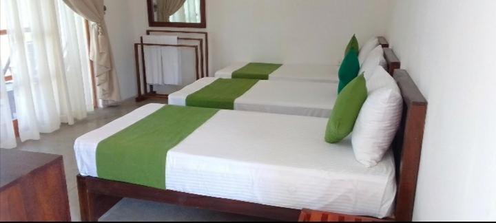 Kayjay Palms Hotell Passikudah Exteriör bild