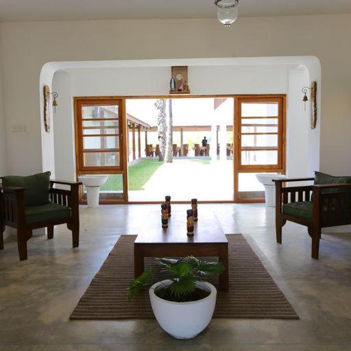Kayjay Palms Hotell Passikudah Exteriör bild