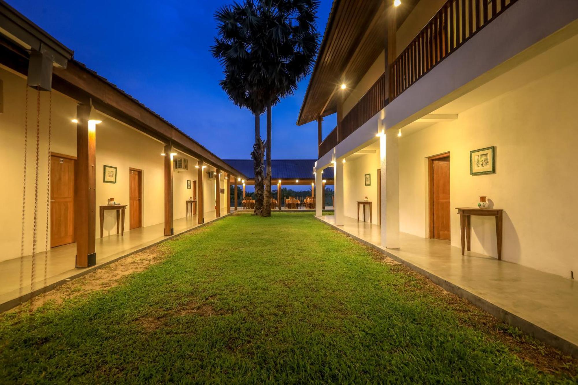 Kayjay Palms Hotell Passikudah Exteriör bild